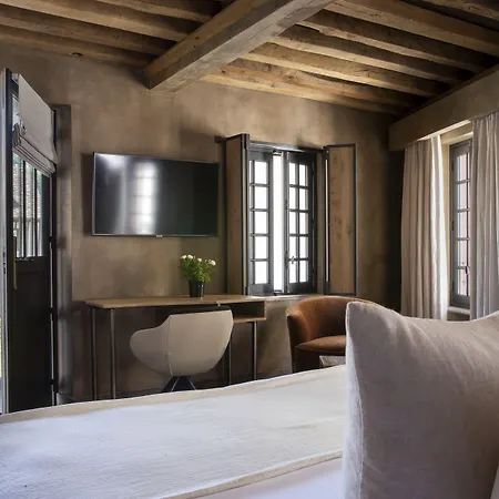 ホテル Saint-delis & - La Maison Du Peintre - Relais & Chateaux 5*