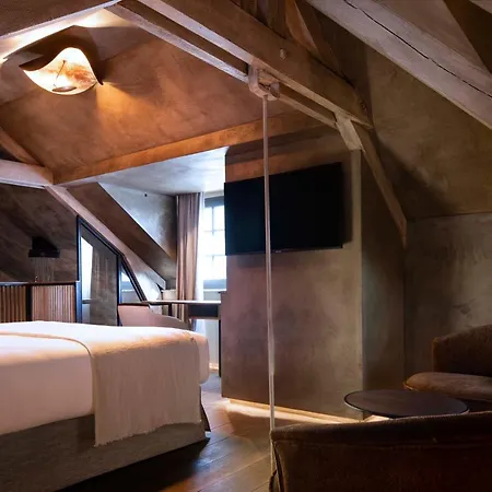 ホテル Saint-delis & - La Maison Du Peintre - Relais & Chateaux 5*
